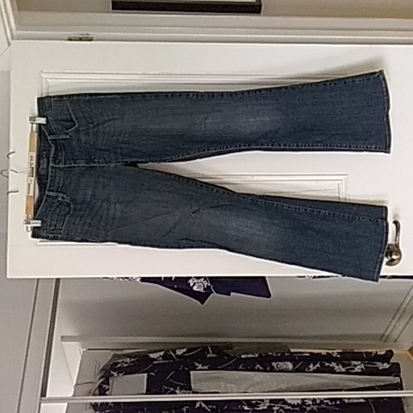 Levi's Jeans: Classic slight curve boot cut medium dark wash, size 12/31 - Picture 1 of 3